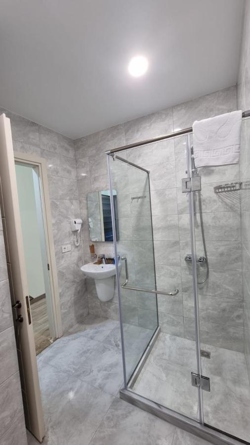 Gg Aparthotel Batoemi Buitenkant foto