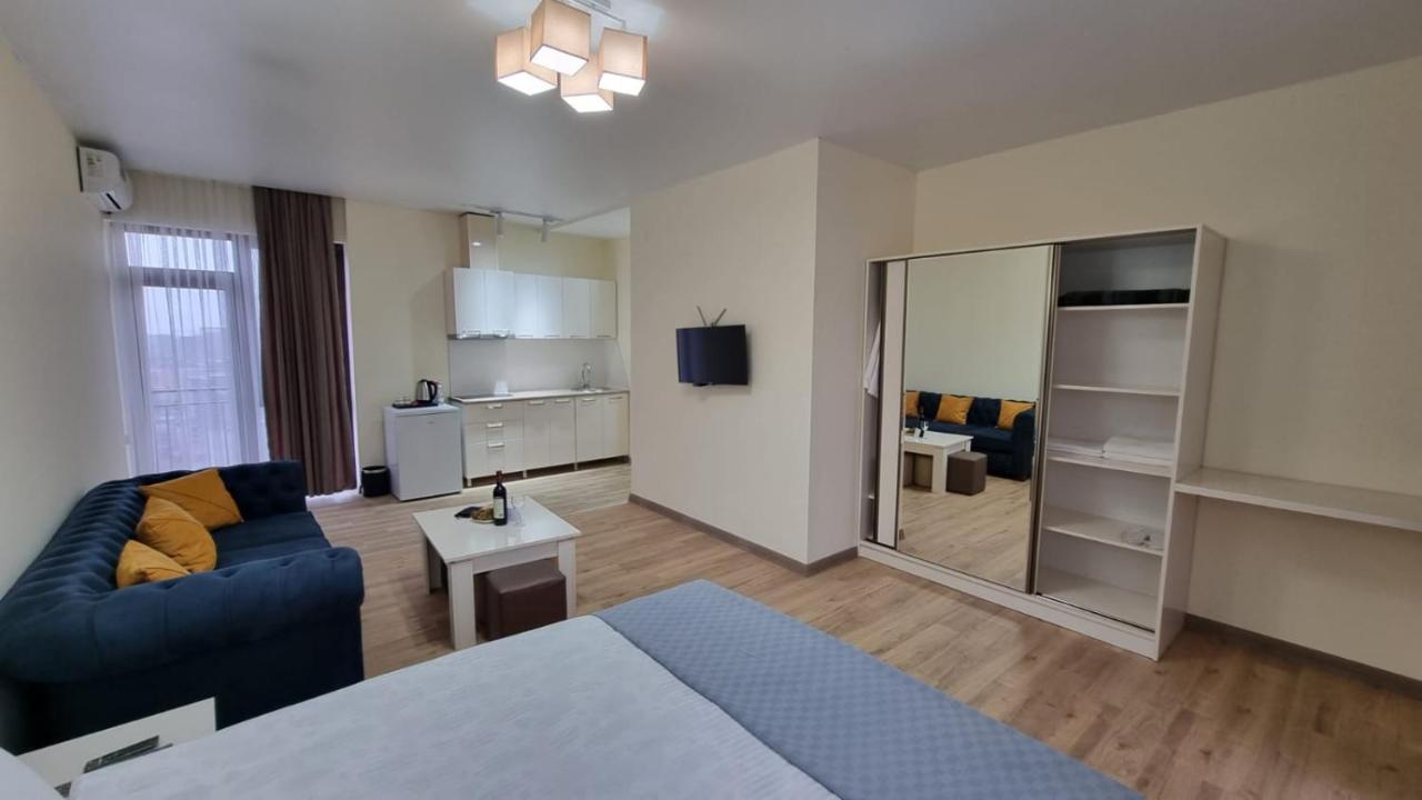 Gg Aparthotel Batoemi Buitenkant foto