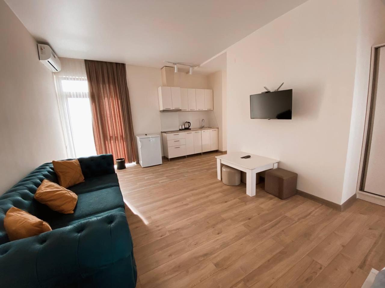 Gg Aparthotel Batoemi Buitenkant foto