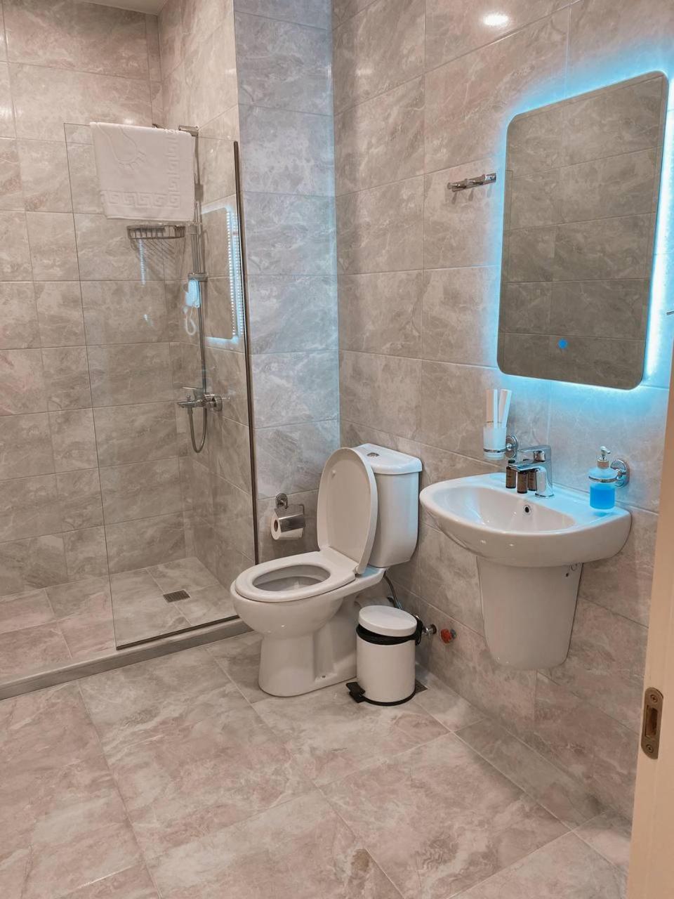Gg Aparthotel Batoemi Buitenkant foto