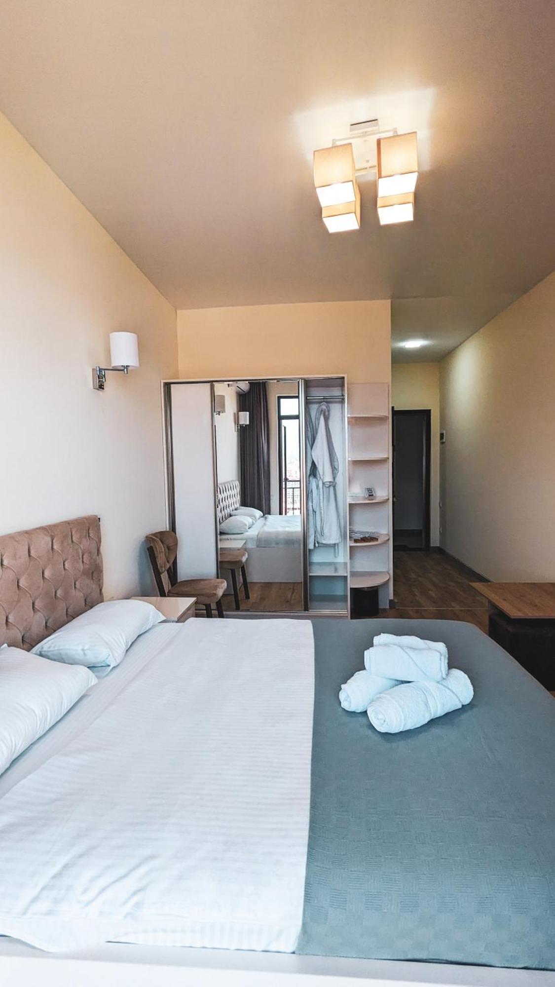 Gg Aparthotel Batoemi Buitenkant foto