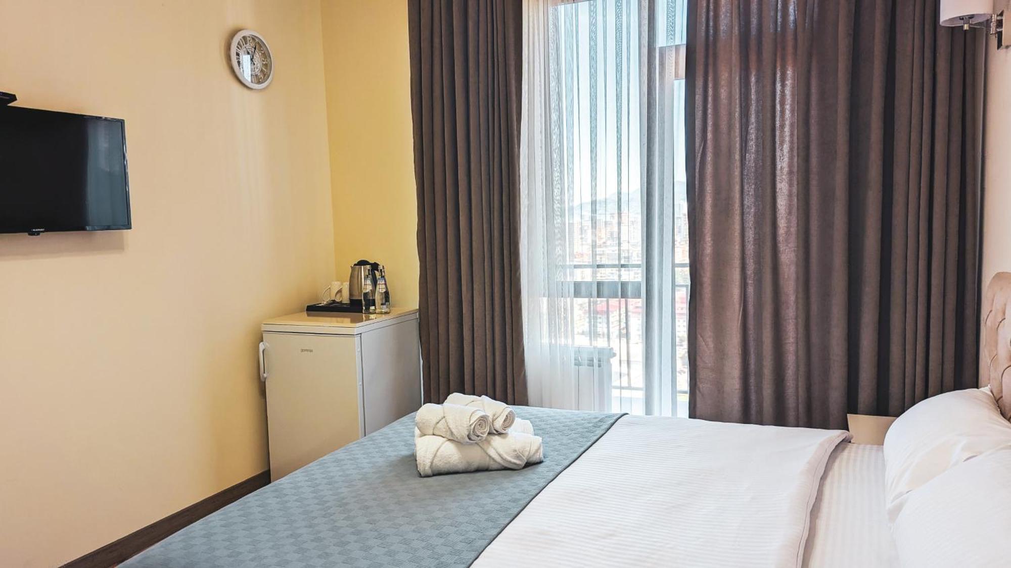 Gg Aparthotel Batoemi Buitenkant foto