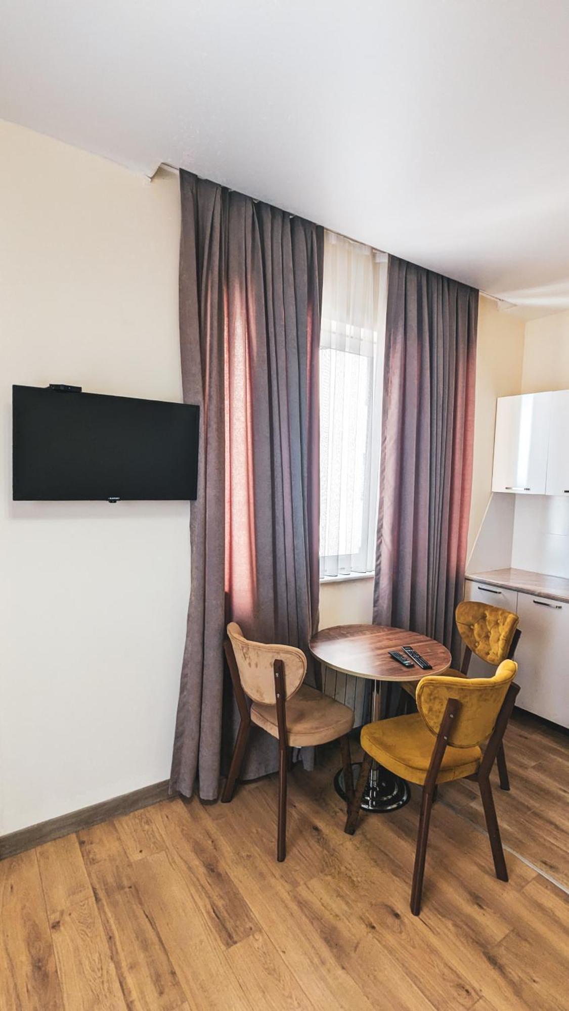 Gg Aparthotel Batoemi Buitenkant foto