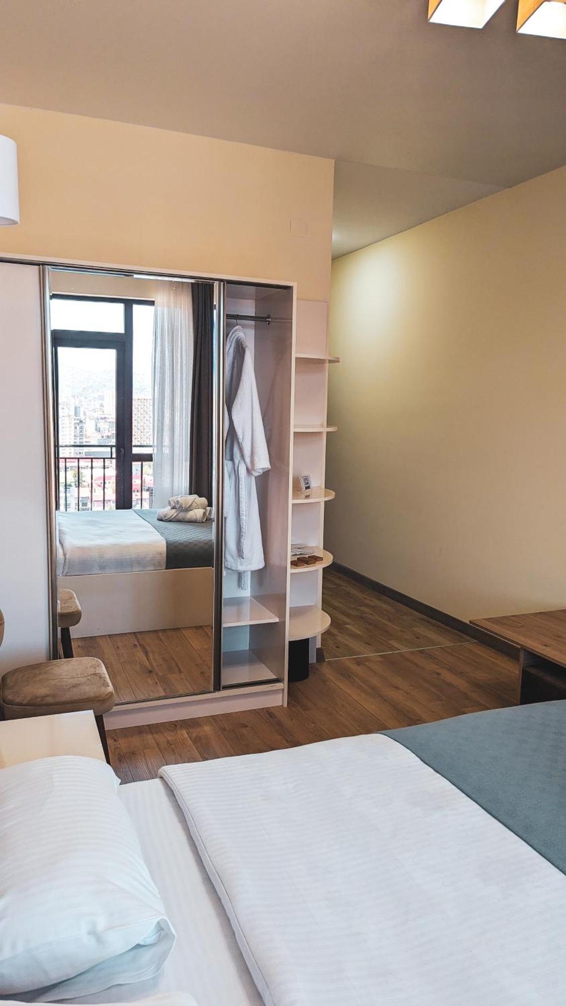Gg Aparthotel Batoemi Buitenkant foto